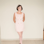 Vestido rosa sem mangas com tiara e meia-calça Soiko